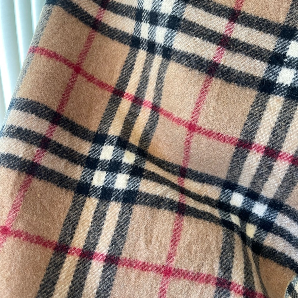 Authentic vintage Burberrys vintage nova check tan scarf (D5096) - Picture 6 of 8